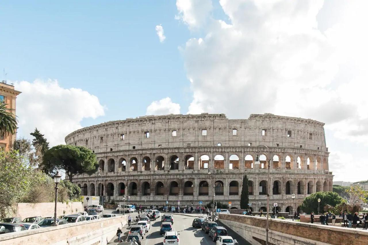 Colosseum's Courtyard * Roma